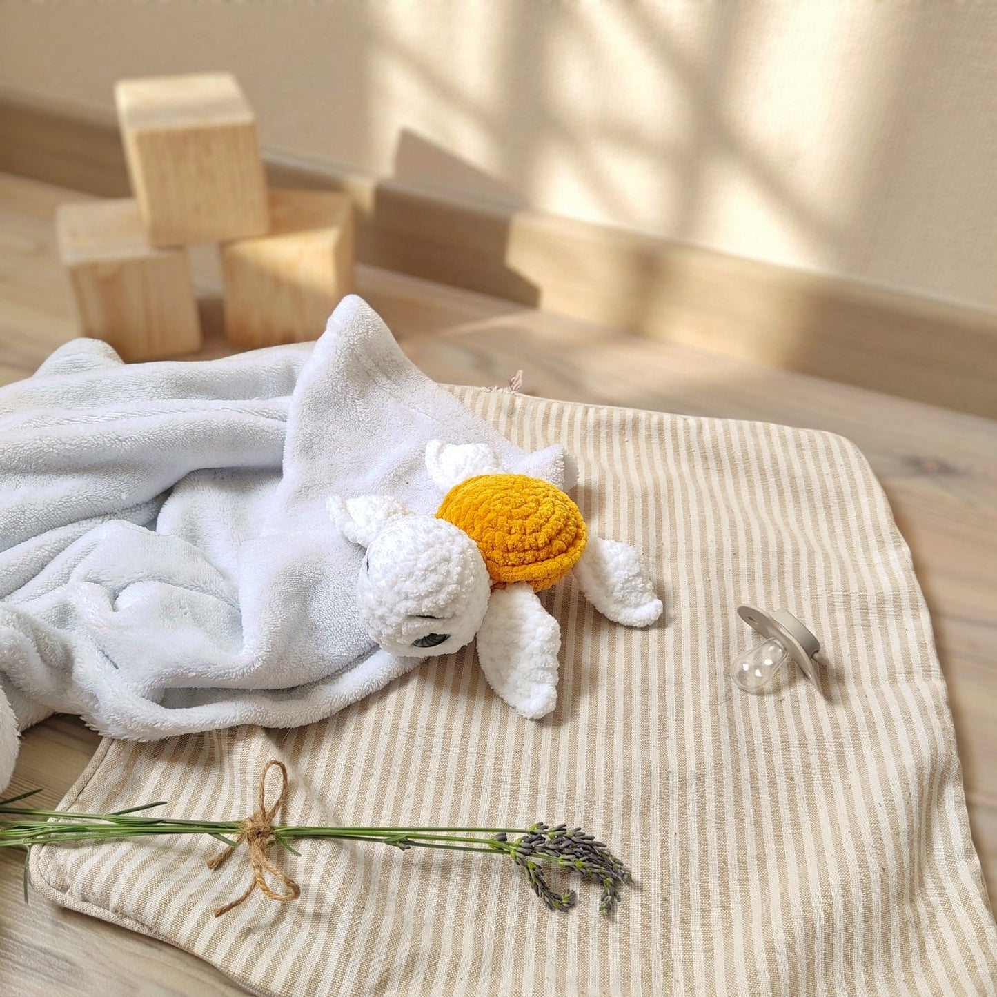 Tiny doudou tortue blanche / cassonade
