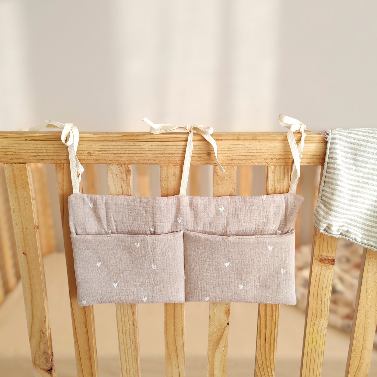 Range-doudou double gaze de coton beige petits coeurs