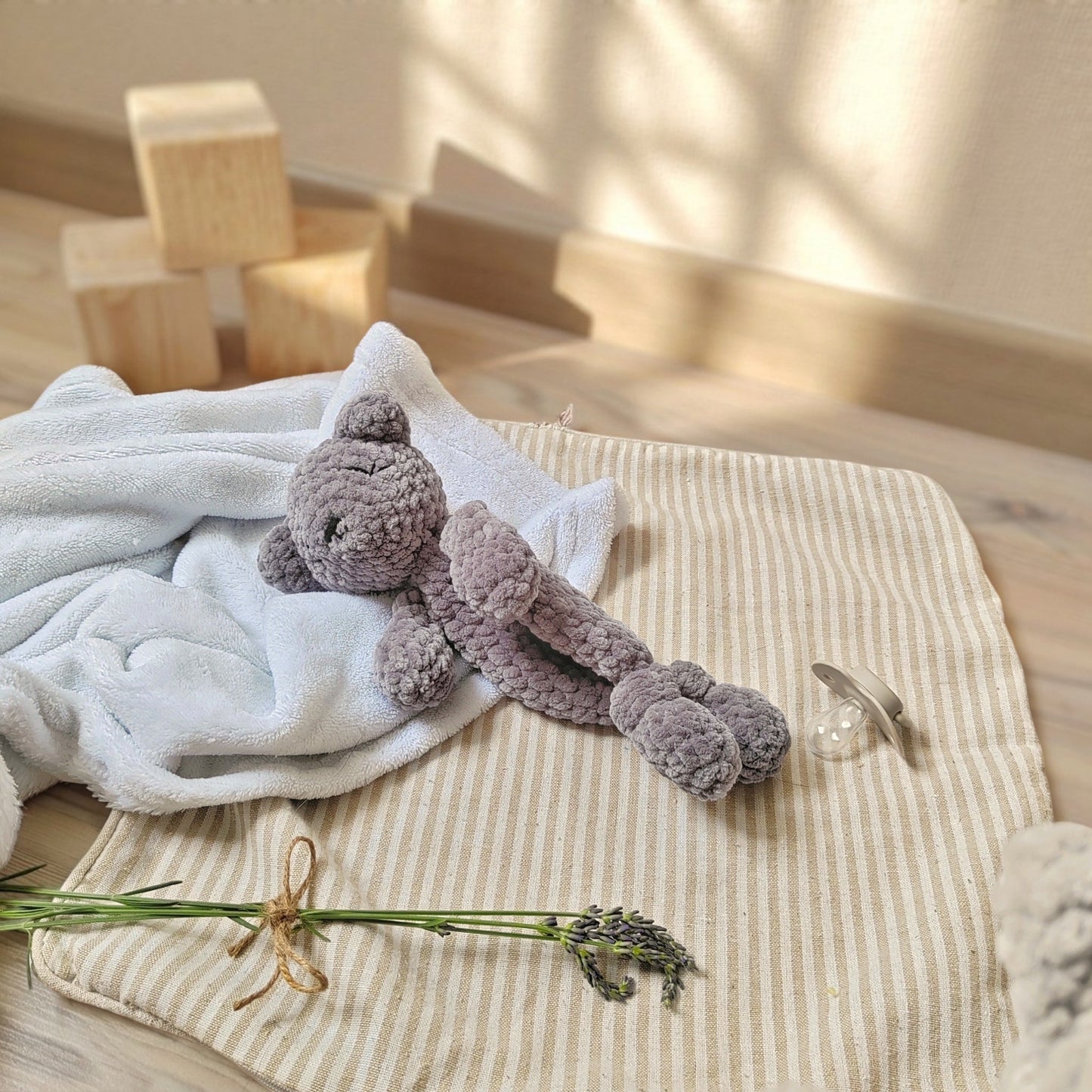 Tiny doudou plat ours gris