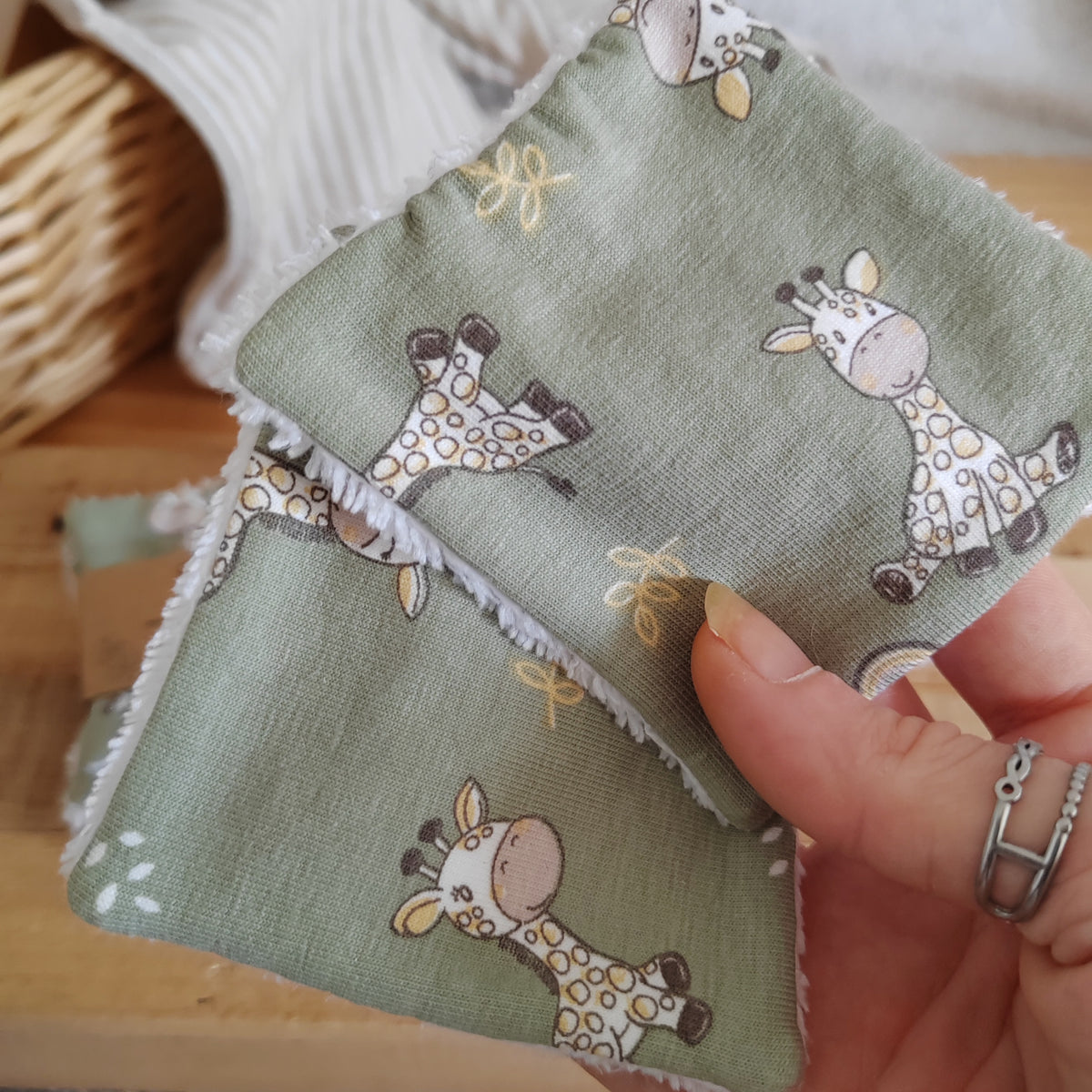 Lot de 4 Cotons lavables bébé éponge bambou - girafes vertes