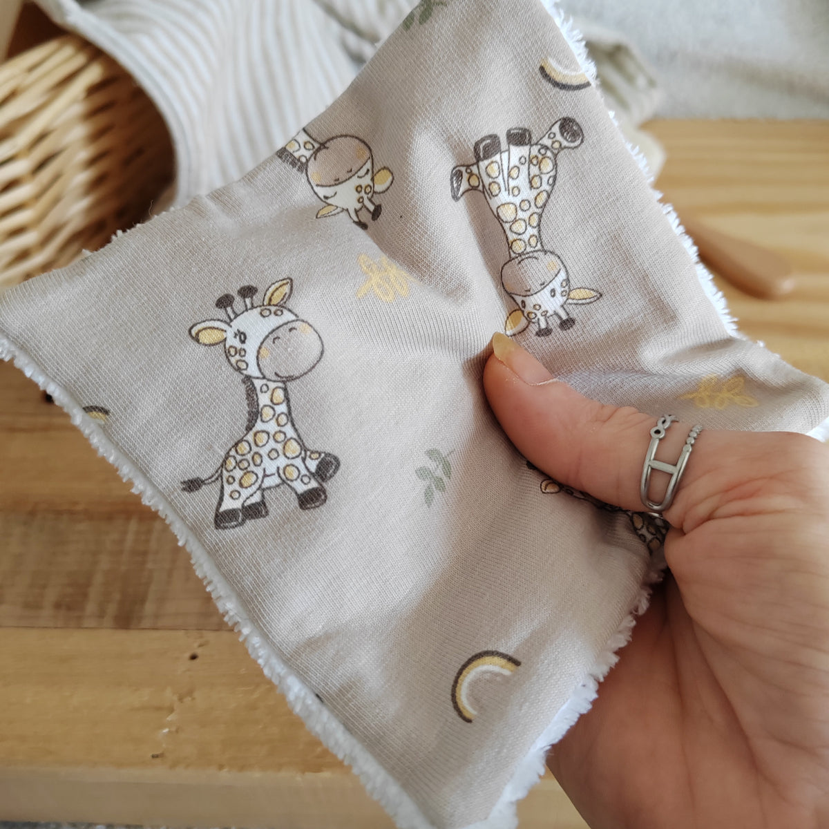 Lot de 2 Débarbouillettes bébé éponge bambou - girafes beiges