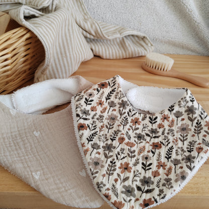 Lot de 2 bavoirs double gaze cœurs beige & fleuri cottage