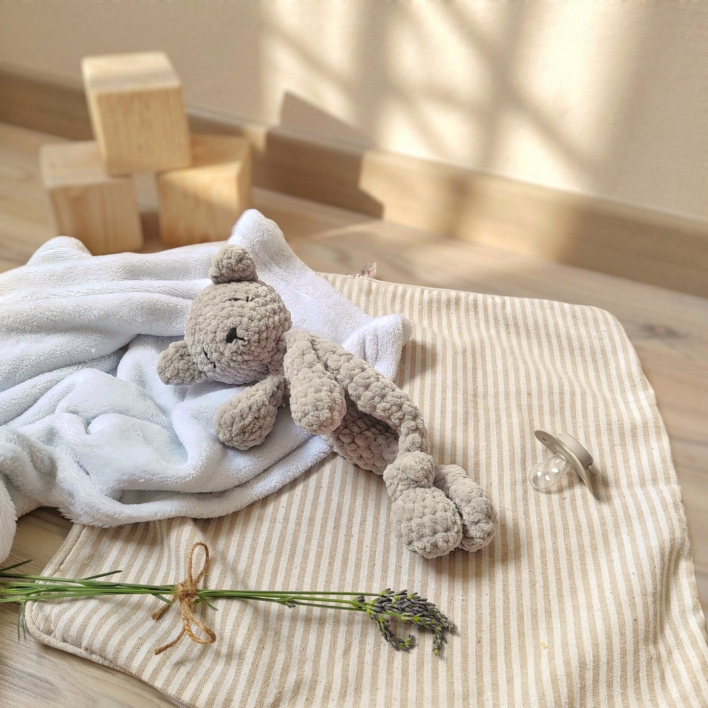 Tiny doudou plat ours gris clair