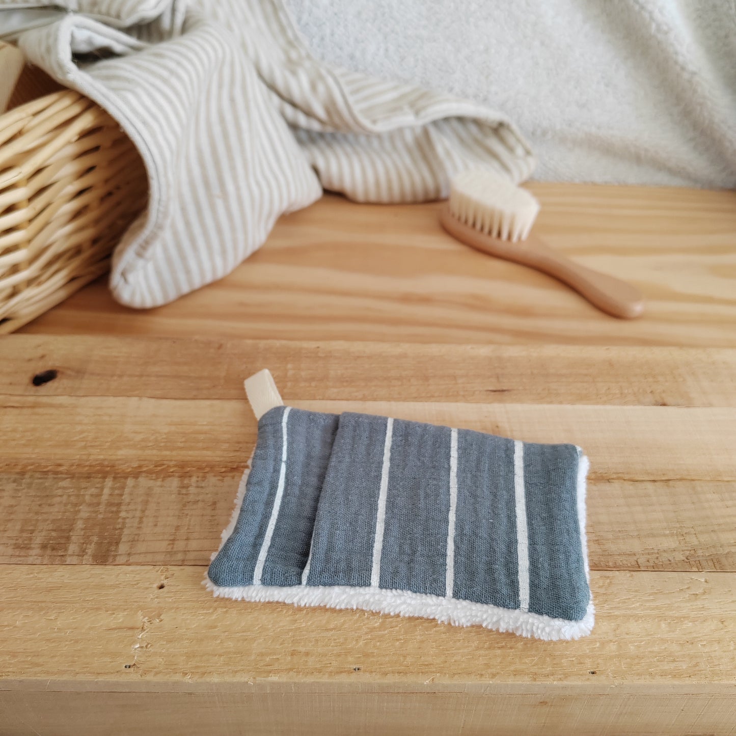 Mini gant de toilette d'apprentissage double gaze rayé bleu