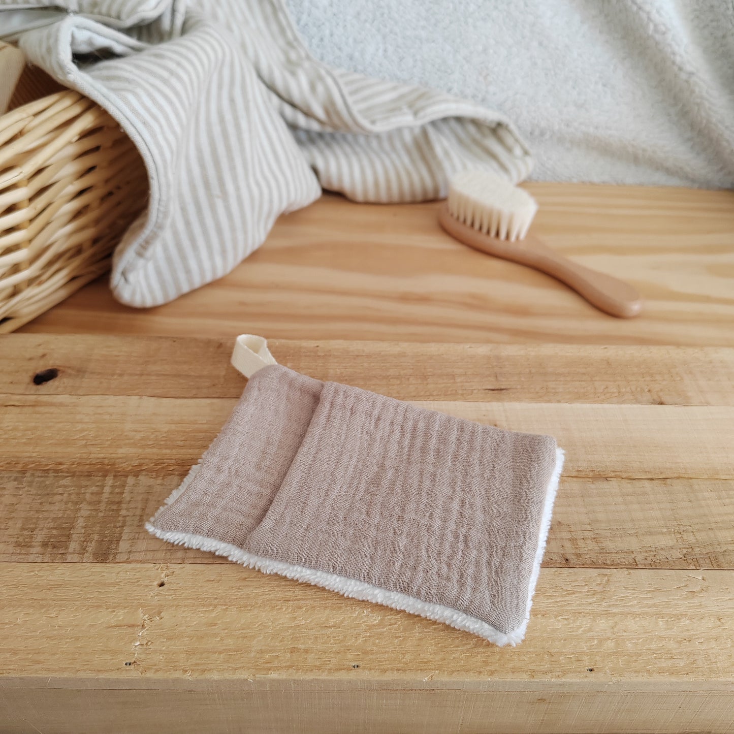 Mini gant de toilette d'apprentissage double gaze sable