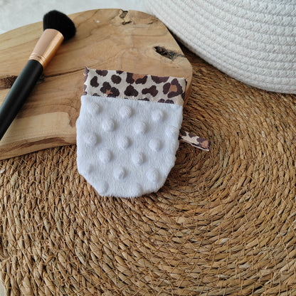 Gant démaquillant magique