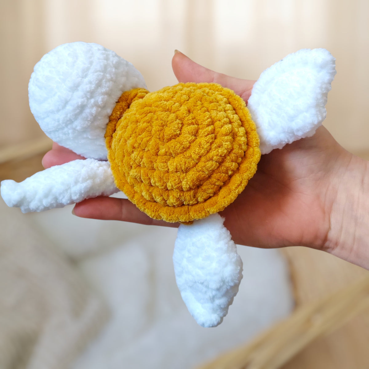 Tiny doudou tortue crochet - blanche & cassonade