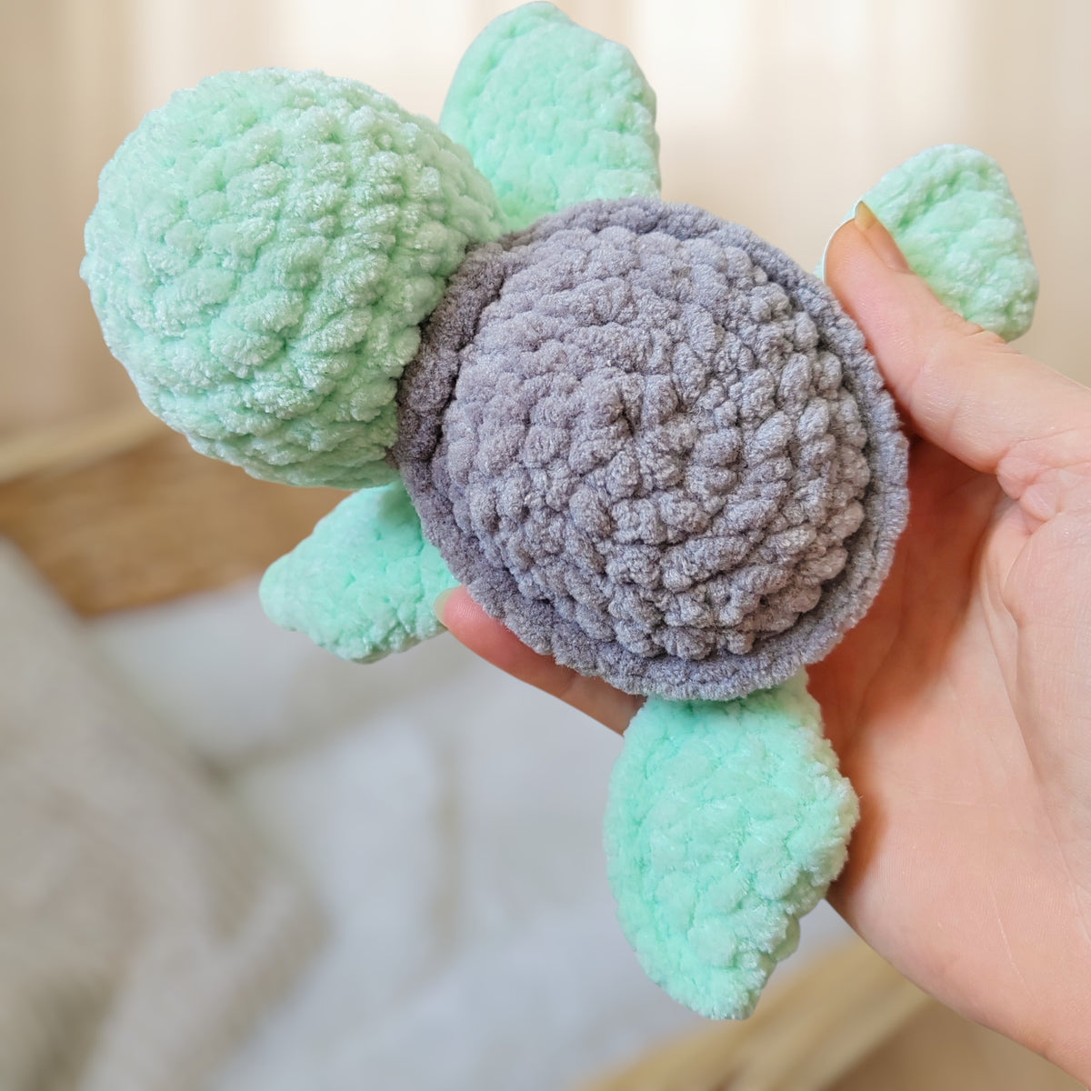 Tiny doudou tortue crochet - verte & grise