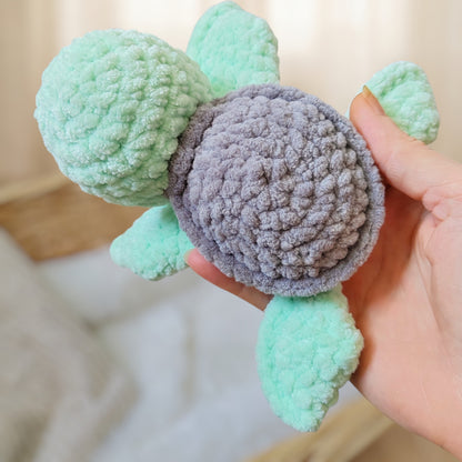Tiny doudou tortue crochet - verte & grise