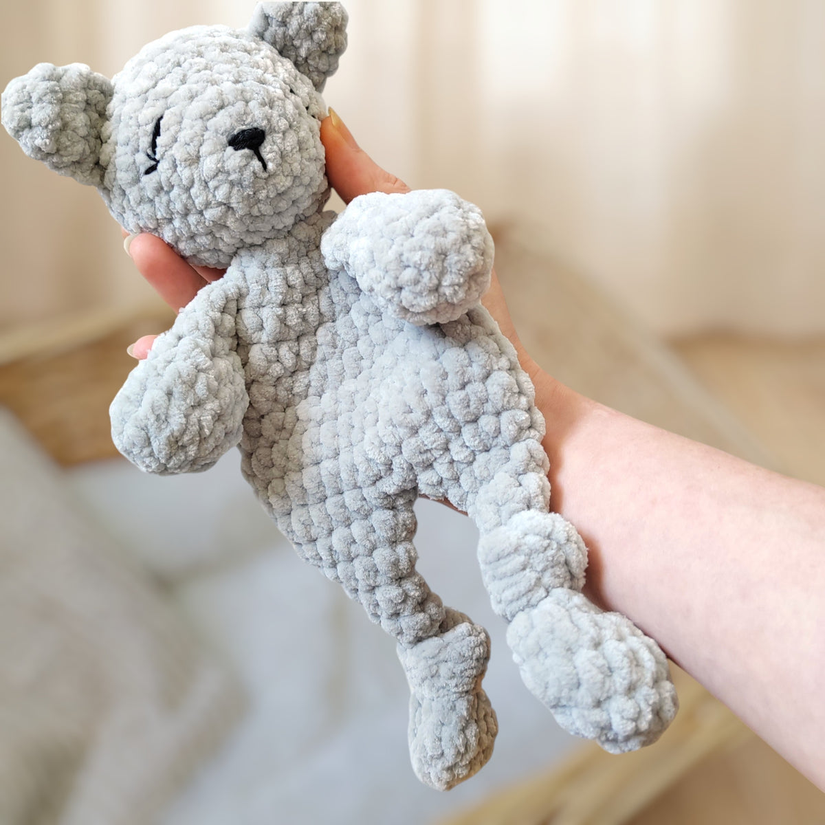 Tiny doudou plat ours crochet - gris clair