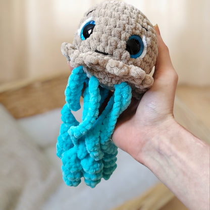 Tiny doudou méduse  crochet - bleue