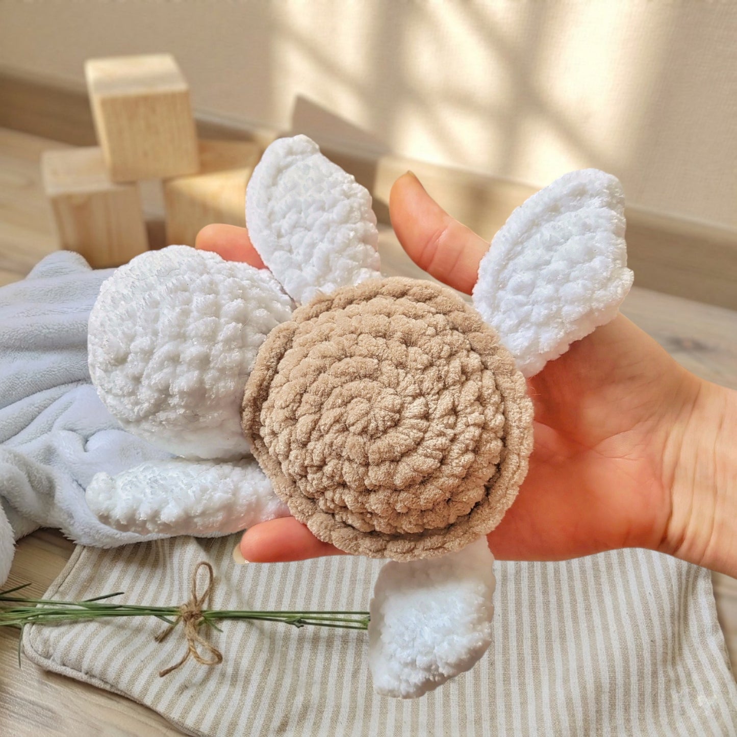 Tiny doudou tortue blanche / beige