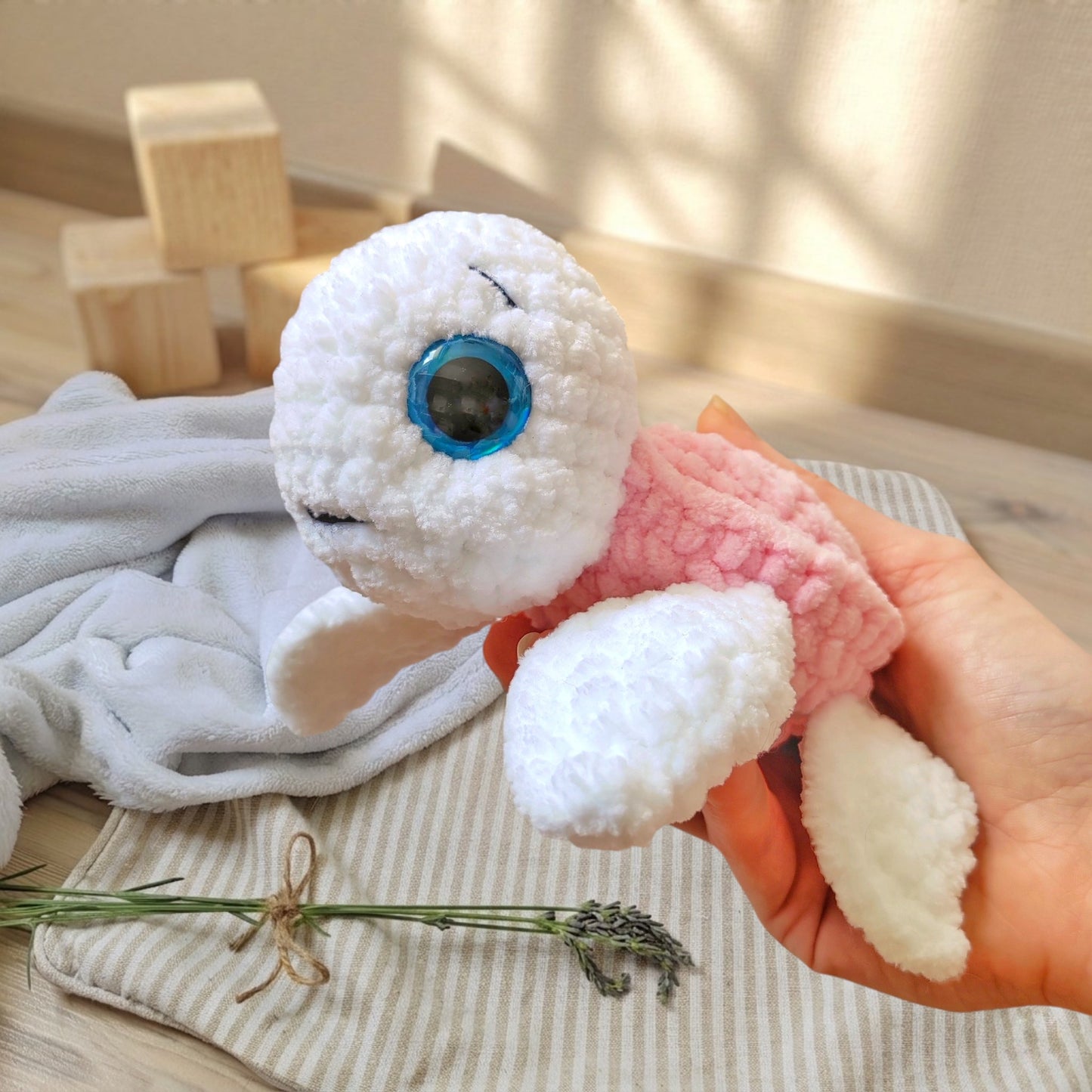 Tiny doudou tortue blanche / rose