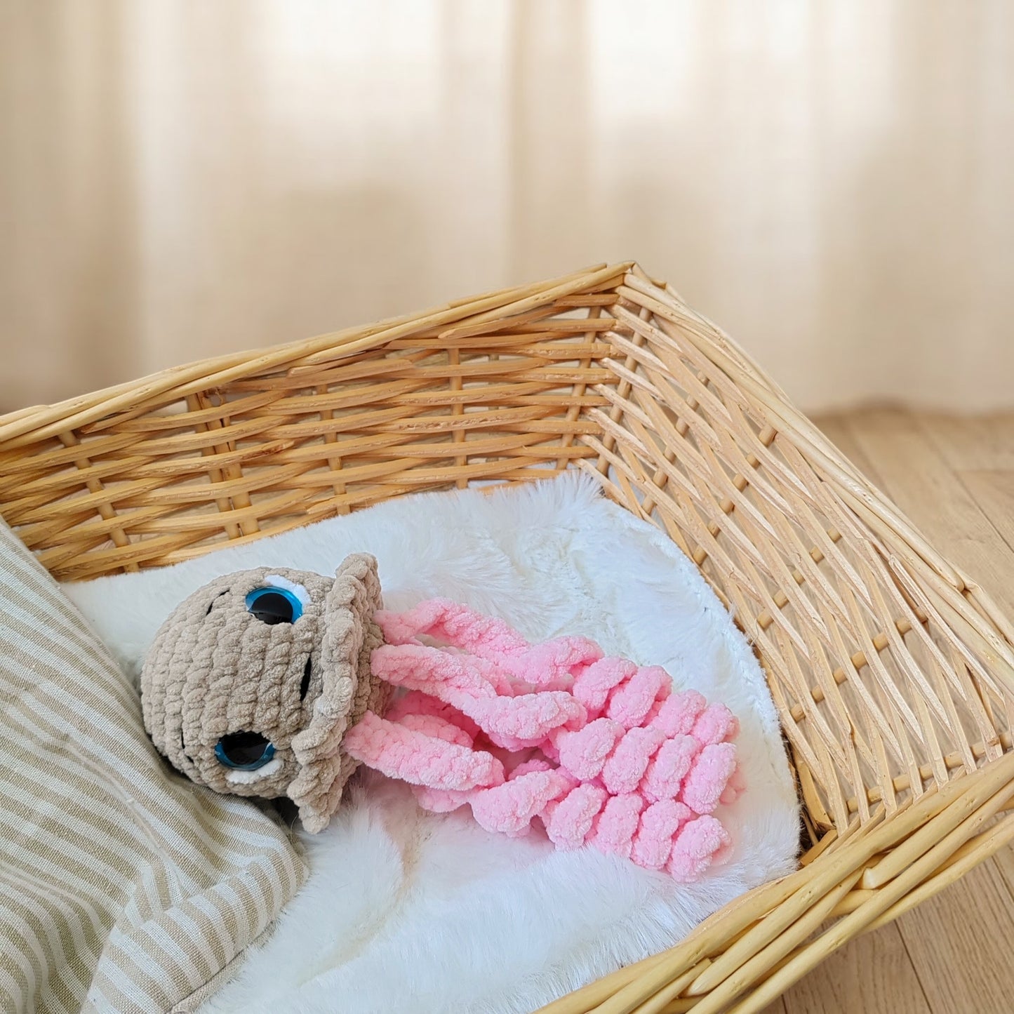 Tiny doudou méduse rose