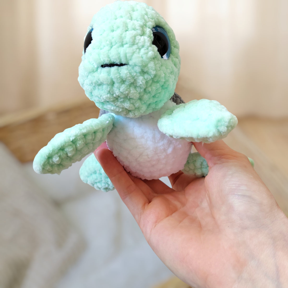 Tiny doudou tortue crochet - verte & grise