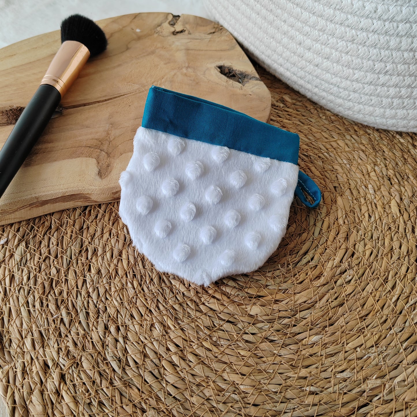 Gant démaquillant magique