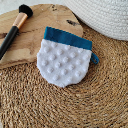 Gant démaquillant magique