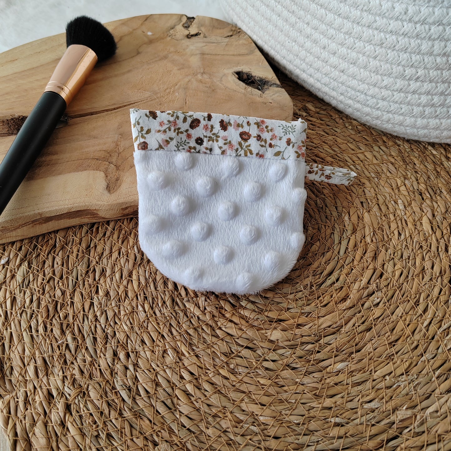 Gant démaquillant magique