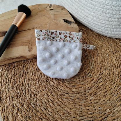 Gant démaquillant magique