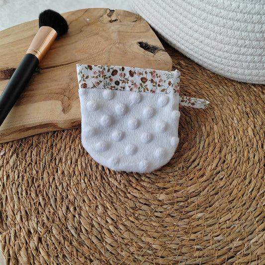 Gant démaquillant magique