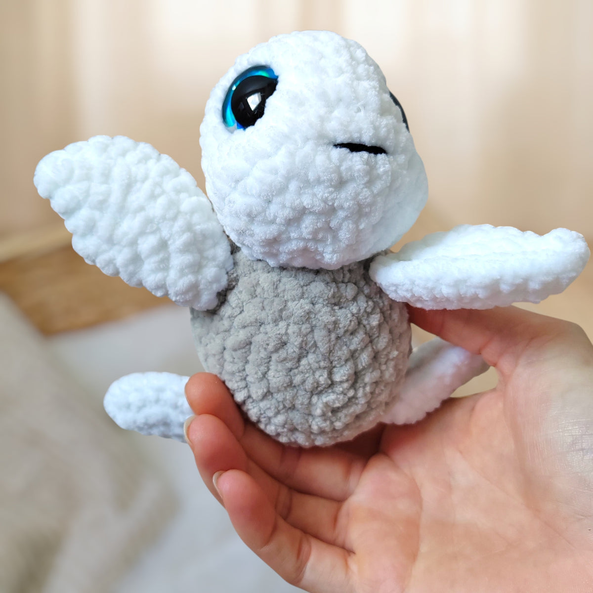 Tiny doudou tortue crochet - blanche & gris clair