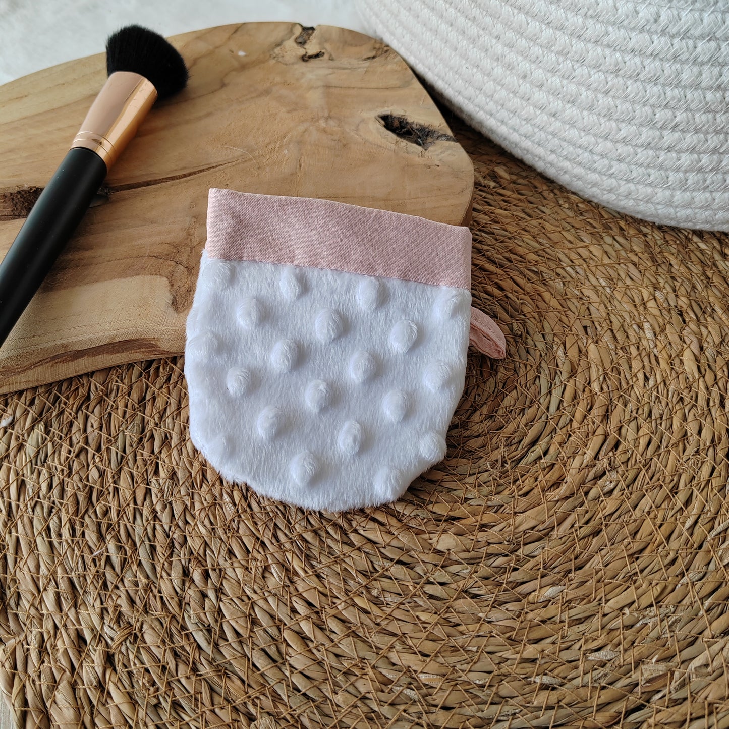 Gant démaquillant magique