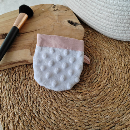 Gant démaquillant magique