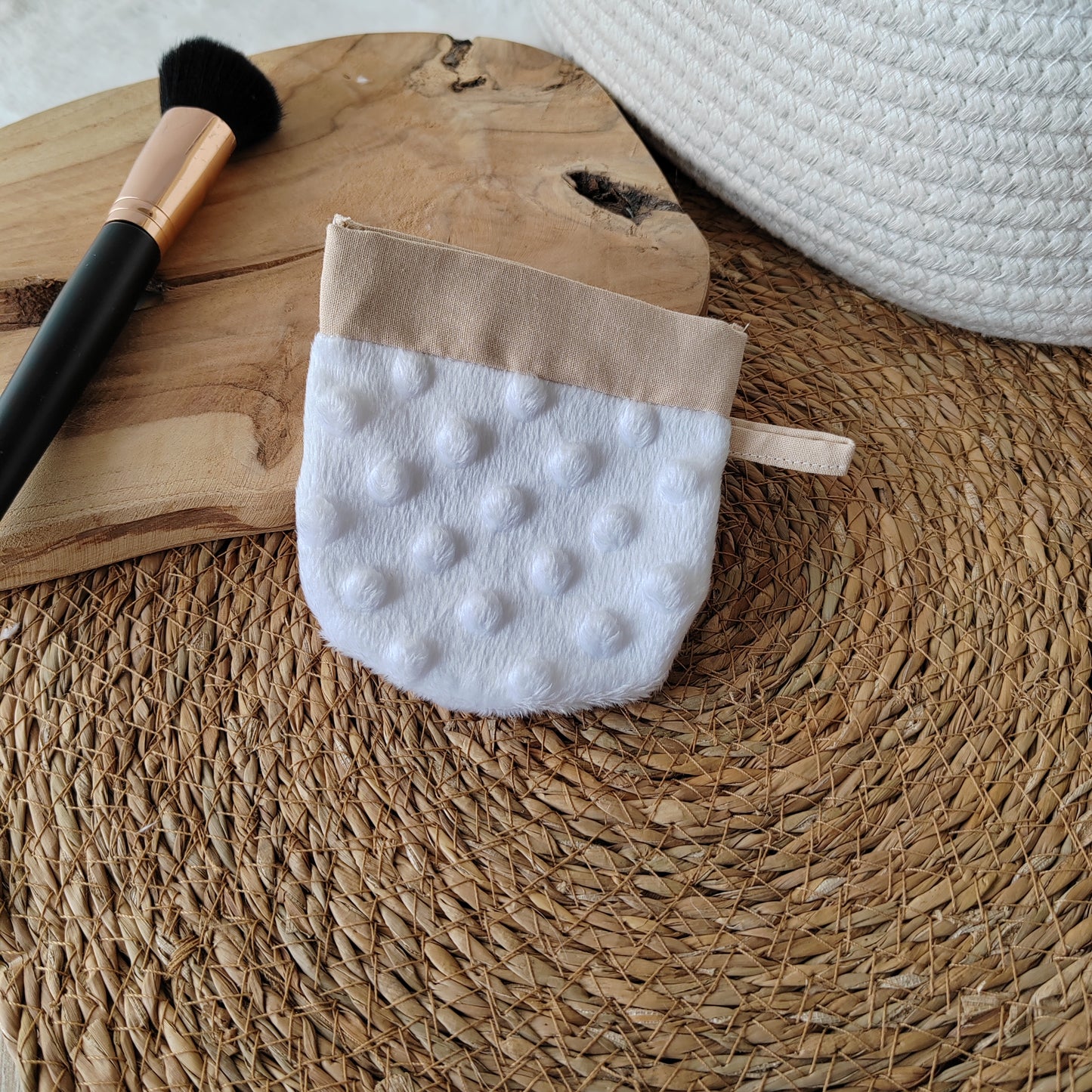 Gant démaquillant magique