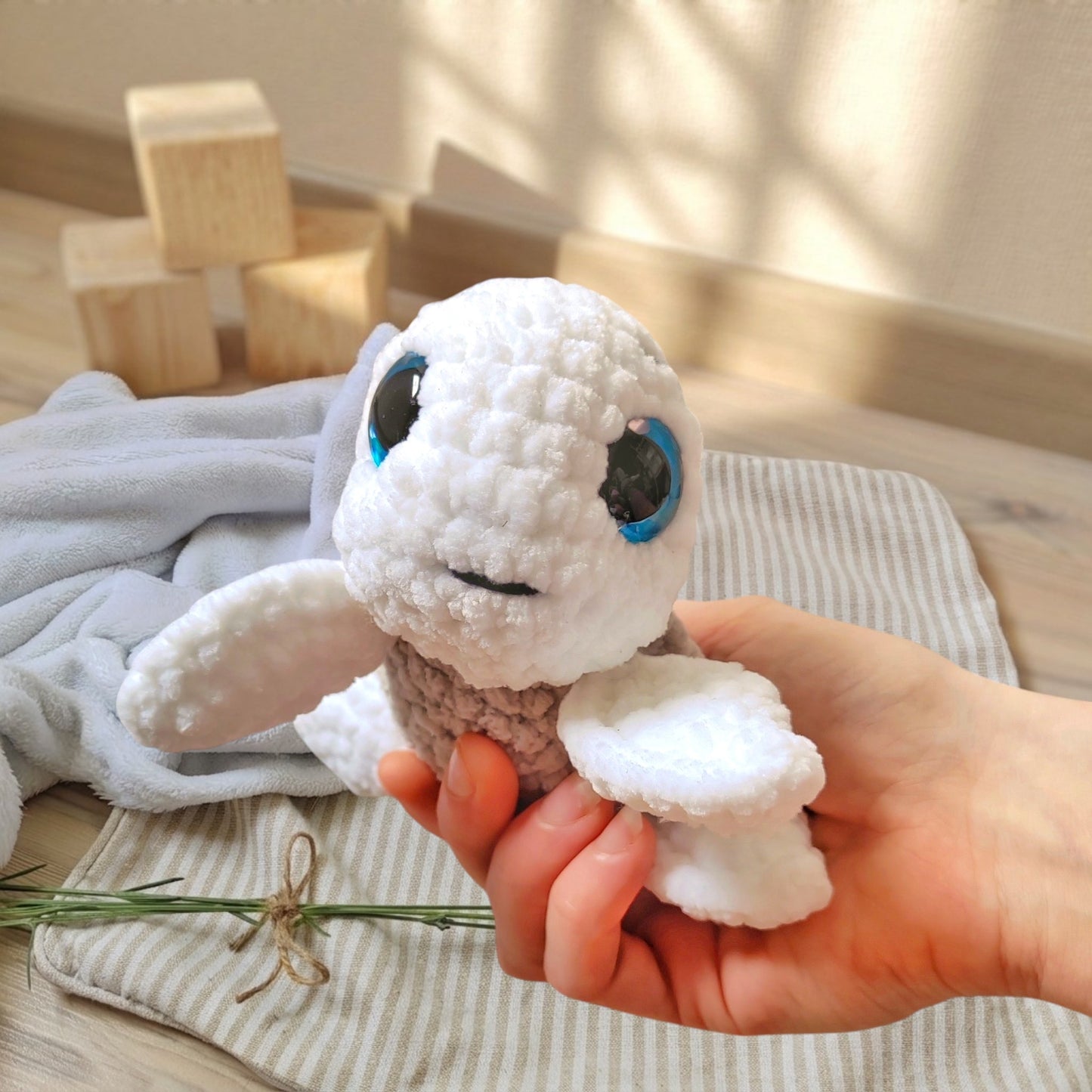 Tiny doudou tortue blanche / gris clair