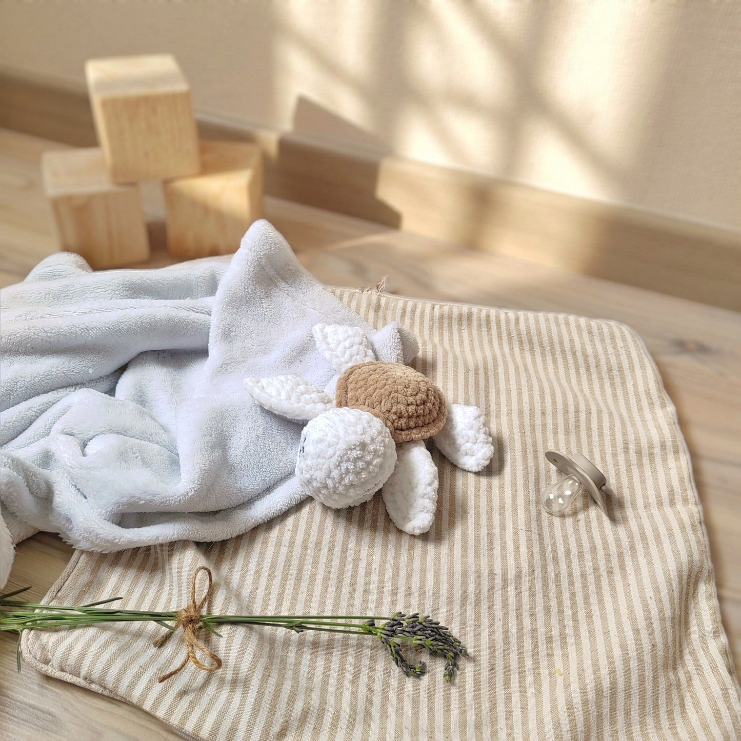 Tiny doudou tortue blanche / beige