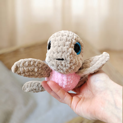 Tiny doudou tortue crochet - beige & rose