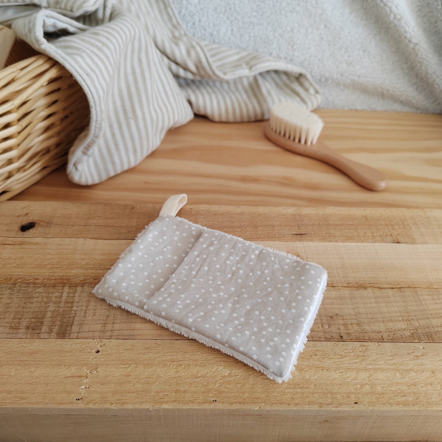 Mini gant de toilette d'apprentissage pois beige