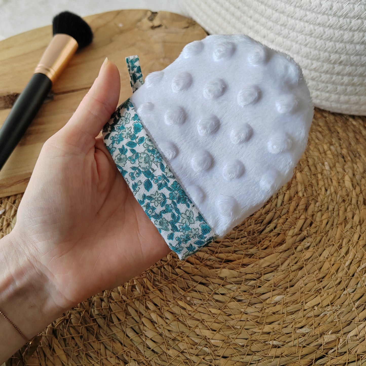 Gant démaquillant magique