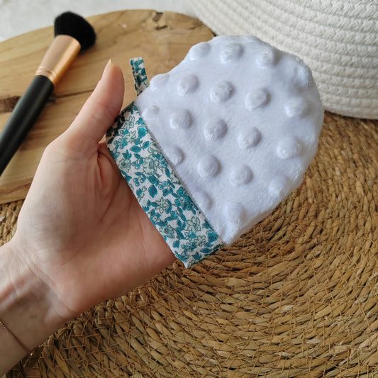 Gant démaquillant magique