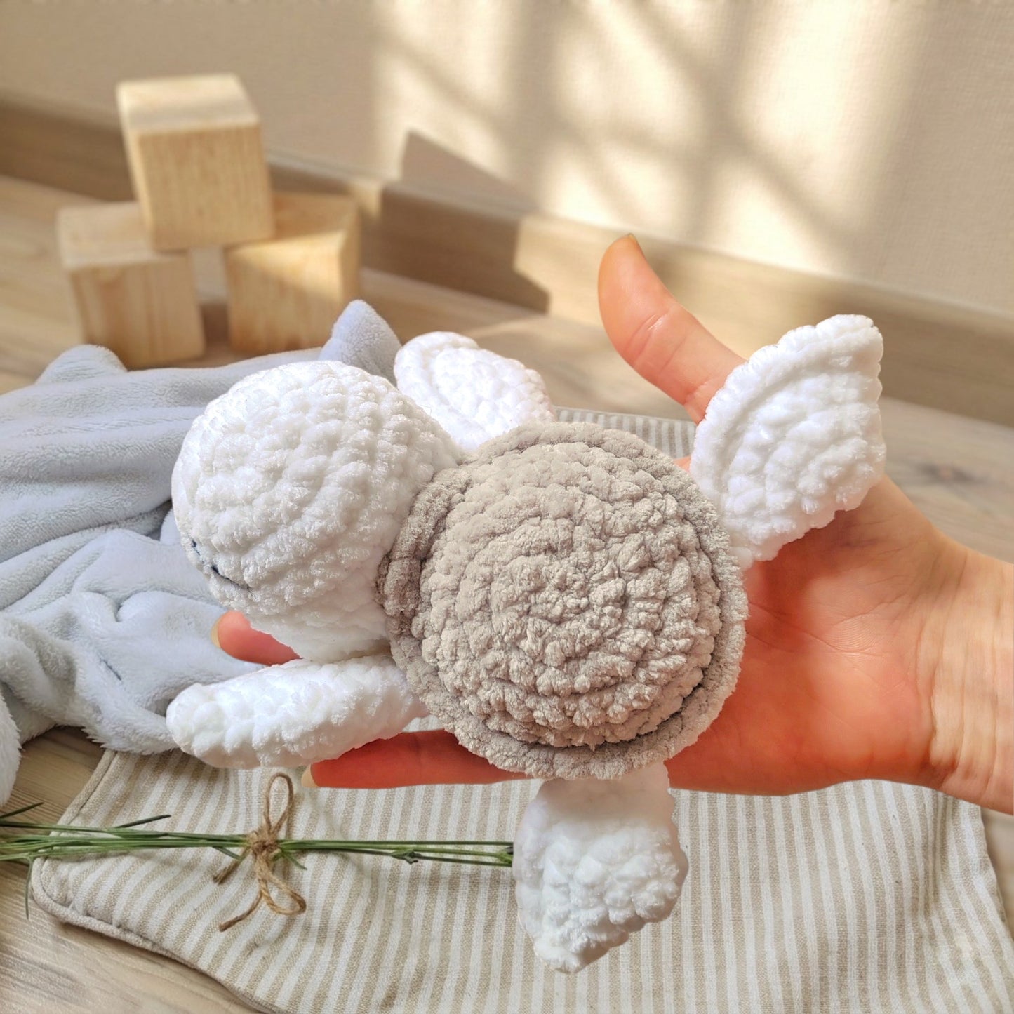 Tiny doudou tortue blanche / gris clair